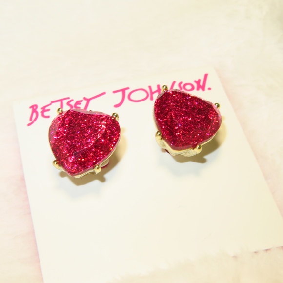 COPY - Betsey Johnson * Heart Stud Earrings *NWT* - Picture 1 of 8